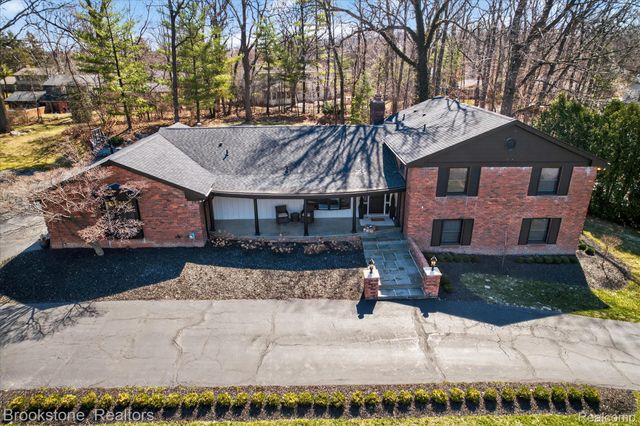 754 N Valley Chase Road, Bloomfield Hills, MI 48304