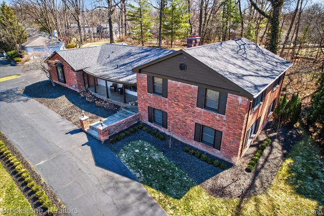 754 N Valley Chase Road, Bloomfield Hills, MI 48304