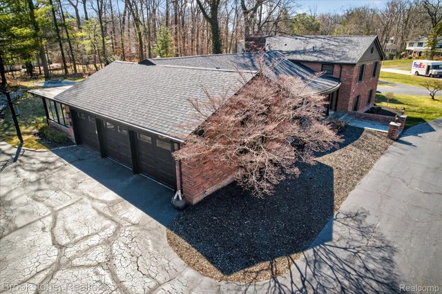 754 N Valley Chase Road, Bloomfield Hills, MI 48304