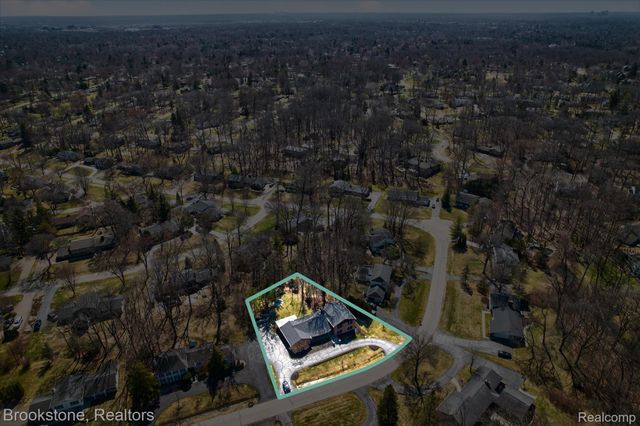 754 N Valley Chase Road, Bloomfield Hills, MI 48304