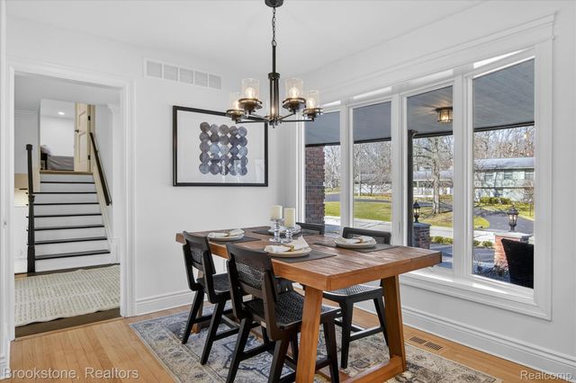 754 N Valley Chase Road, Bloomfield Hills, MI 48304