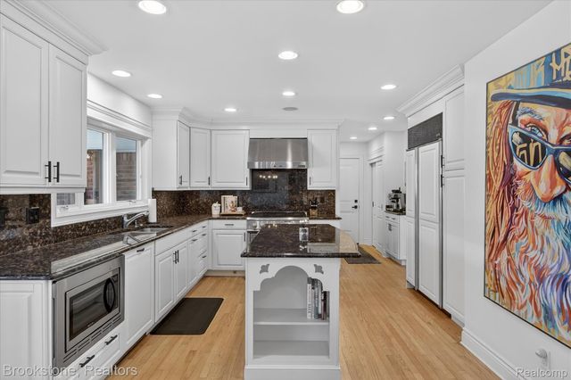 754 N Valley Chase Road, Bloomfield Hills, MI 48304