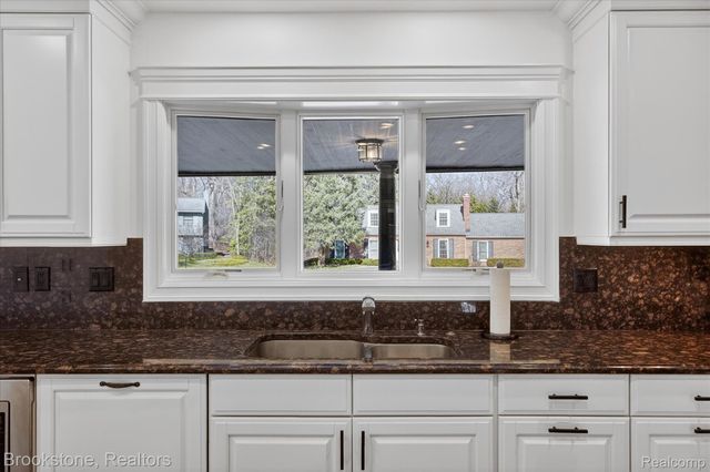 754 N Valley Chase Road, Bloomfield Hills, MI 48304