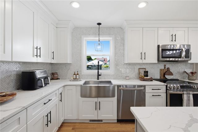 148 Hunts Avenue, Pawtucket, RI 02861