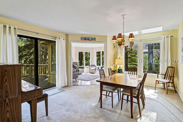 6 Loomis Ferry Rd, Hilton Head Island, SC 29928