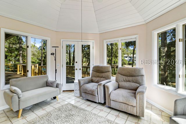 6 Loomis Ferry Rd, Hilton Head Island, SC 29928