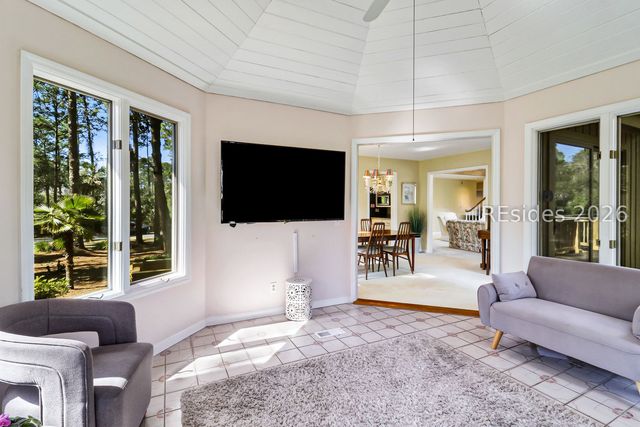 6 Loomis Ferry Rd, Hilton Head Island, SC 29928