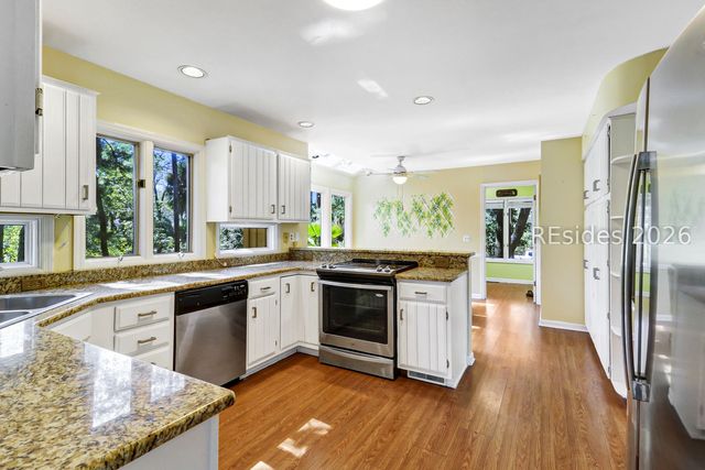 6 Loomis Ferry Rd, Hilton Head Island, SC 29928
