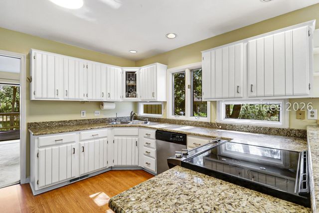 6 Loomis Ferry Rd, Hilton Head Island, SC 29928