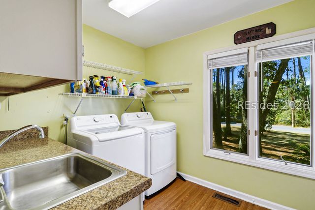 6 Loomis Ferry Rd, Hilton Head Island, SC 29928