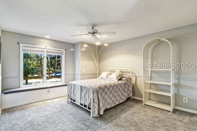 6 Loomis Ferry Rd, Hilton Head Island, SC 29928