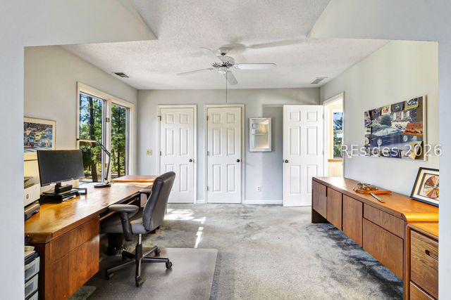 6 Loomis Ferry Rd, Hilton Head Island, SC 29928