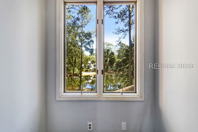 6 Loomis Ferry Rd, Hilton Head Island, SC 29928