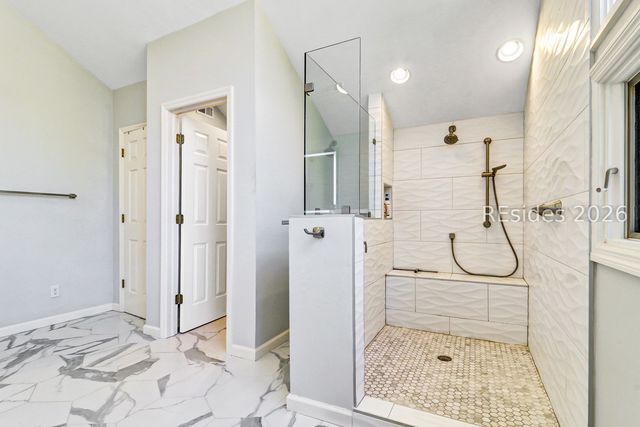 6 Loomis Ferry Rd, Hilton Head Island, SC 29928