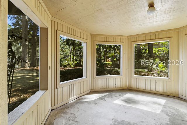 6 Loomis Ferry Rd, Hilton Head Island, SC 29928