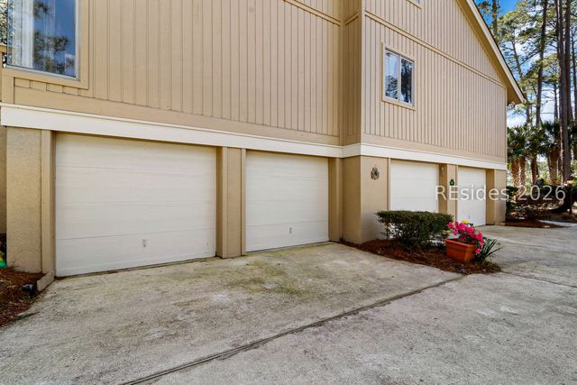 6 Loomis Ferry Rd, Hilton Head Island, SC 29928