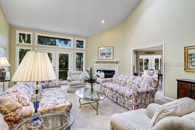 6 Loomis Ferry Rd, Hilton Head Island, SC 29928