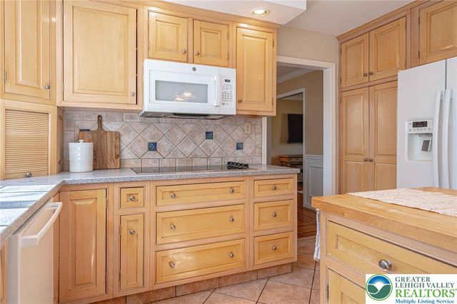 2350 Lehigh Parkway, Allentown City, PA 18103