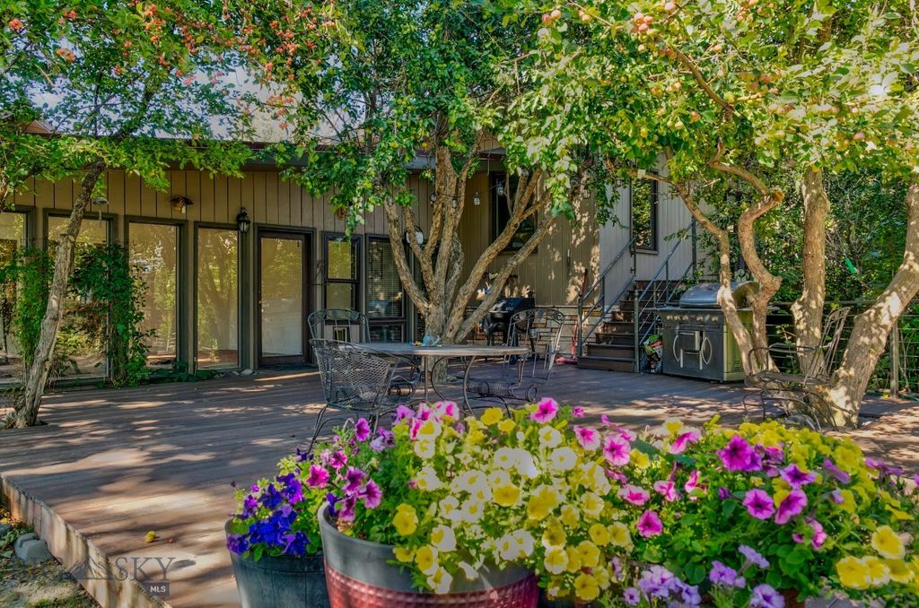 726 US Highway 10 West W, Livingston, MT 59047