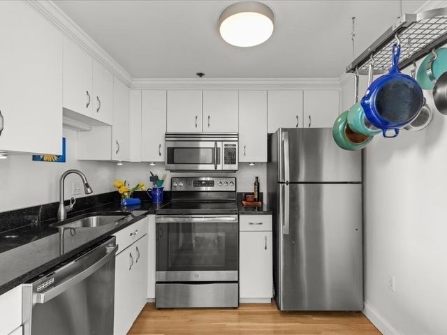 320 W 2nd St 407, Boston, MA 02127