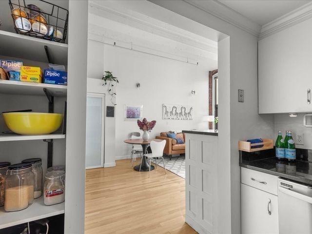 320 W 2nd St 407, Boston, MA 02127