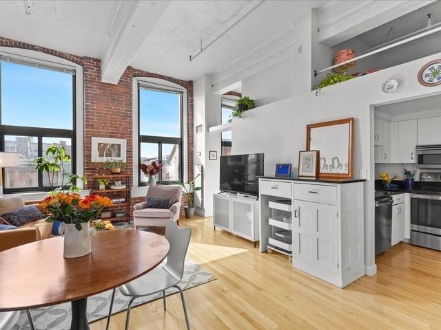 320 W 2nd St 407, Boston, MA 02127