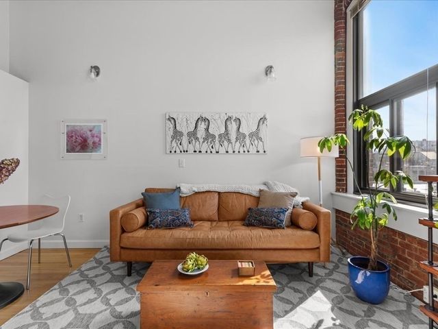 320 W 2nd St 407, Boston, MA 02127