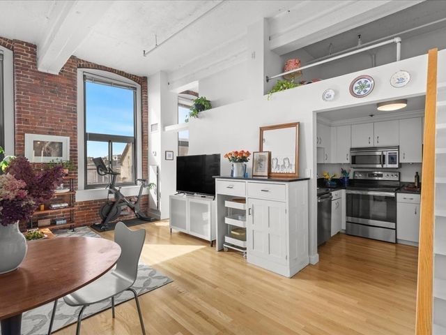 320 W 2nd St 407, Boston, MA 02127