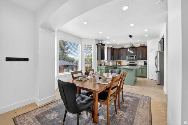 6800 S GREENDALE RD, Cottonwood Heights, UT 84121