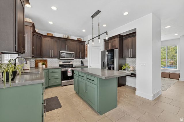 6800 S GREENDALE RD, Cottonwood Heights, UT 84121