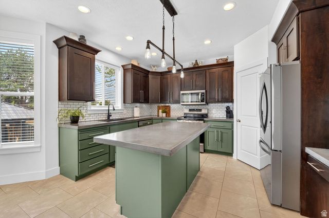 6800 S GREENDALE RD, Cottonwood Heights, UT 84121