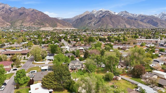 6800 S GREENDALE RD, Cottonwood Heights, UT 84121