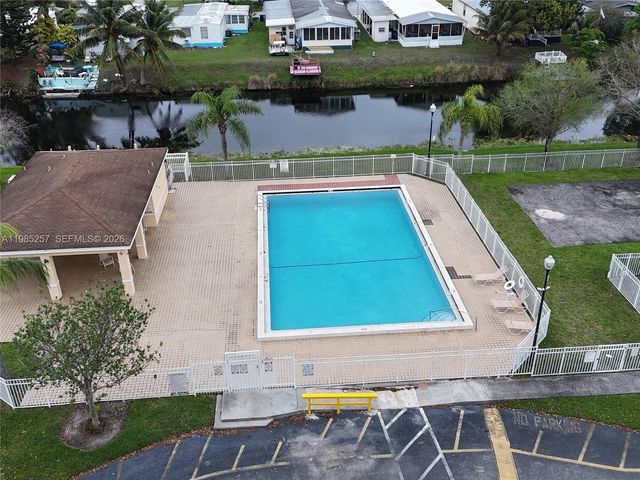 6627 Winfield Blvd 102-C, Margate, FL 33063