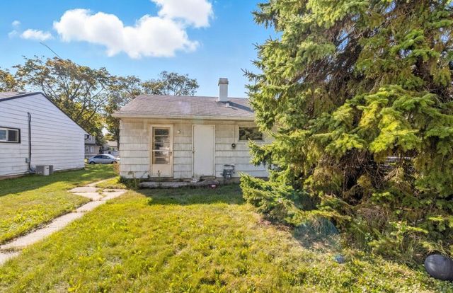 5320 N 69th STREET, Milwaukee, WI 53218