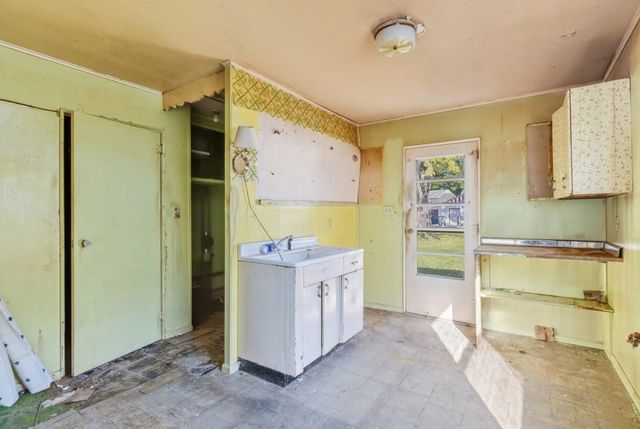 5320 N 69th STREET, Milwaukee, WI 53218