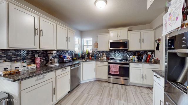 240 S HALSTEAD Drive, Horizon City, TX 79928