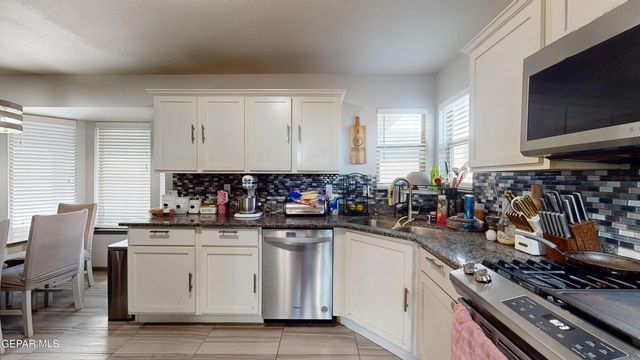 240 S HALSTEAD Drive, Horizon City, TX 79928