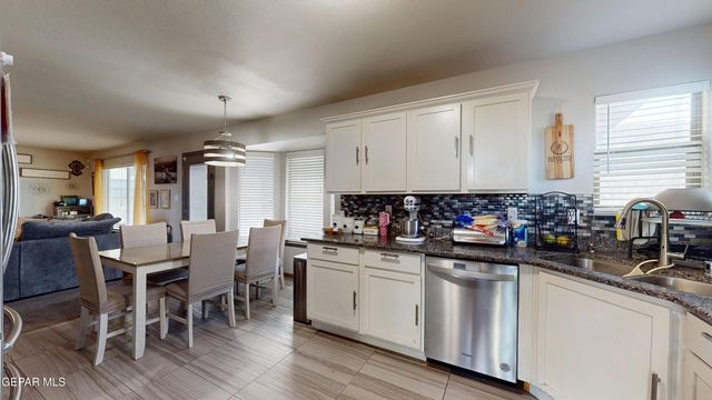 240 S HALSTEAD Drive, Horizon City, TX 79928