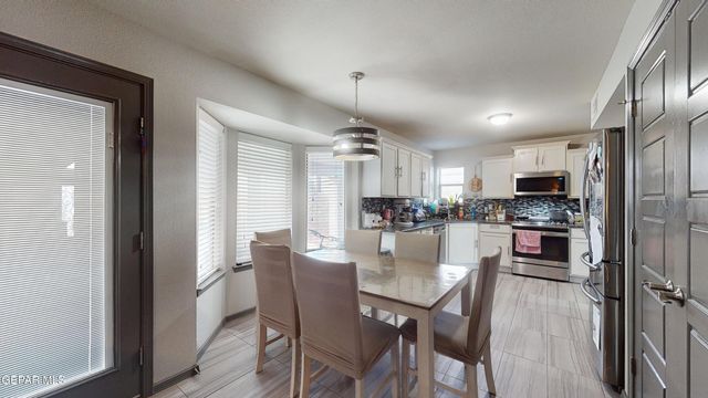 240 S HALSTEAD Drive, Horizon City, TX 79928