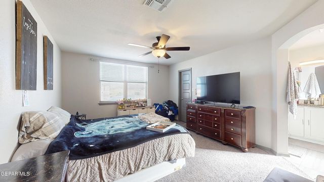 240 S HALSTEAD Drive, Horizon City, TX 79928