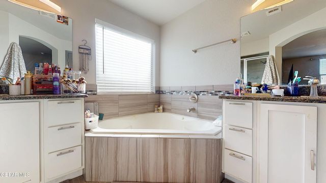 240 S HALSTEAD Drive, Horizon City, TX 79928