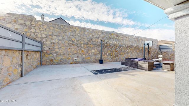 240 S HALSTEAD Drive, Horizon City, TX 79928