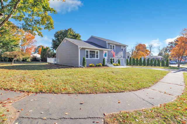 15 Smith Drive, Hamden, CT 06517