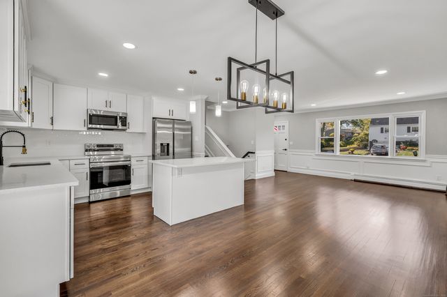 15 Smith Drive, Hamden, CT 06517