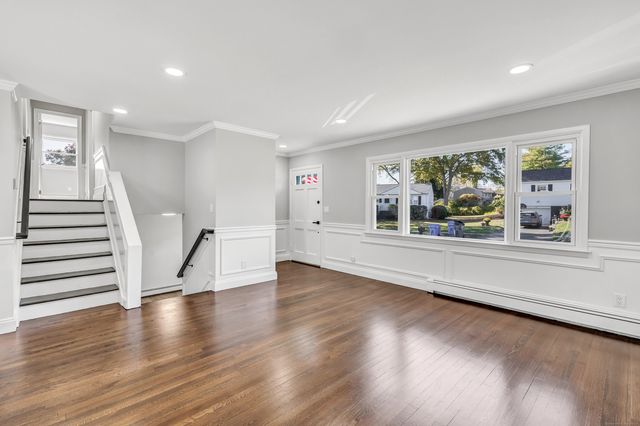 15 Smith Drive, Hamden, CT 06517