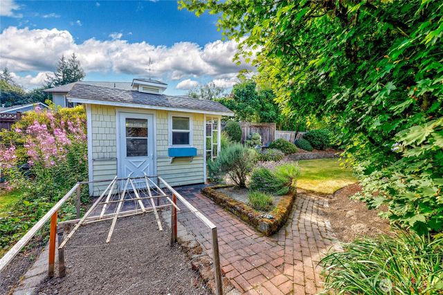 20334 12th Avenue NE, Poulsbo, WA 98370
