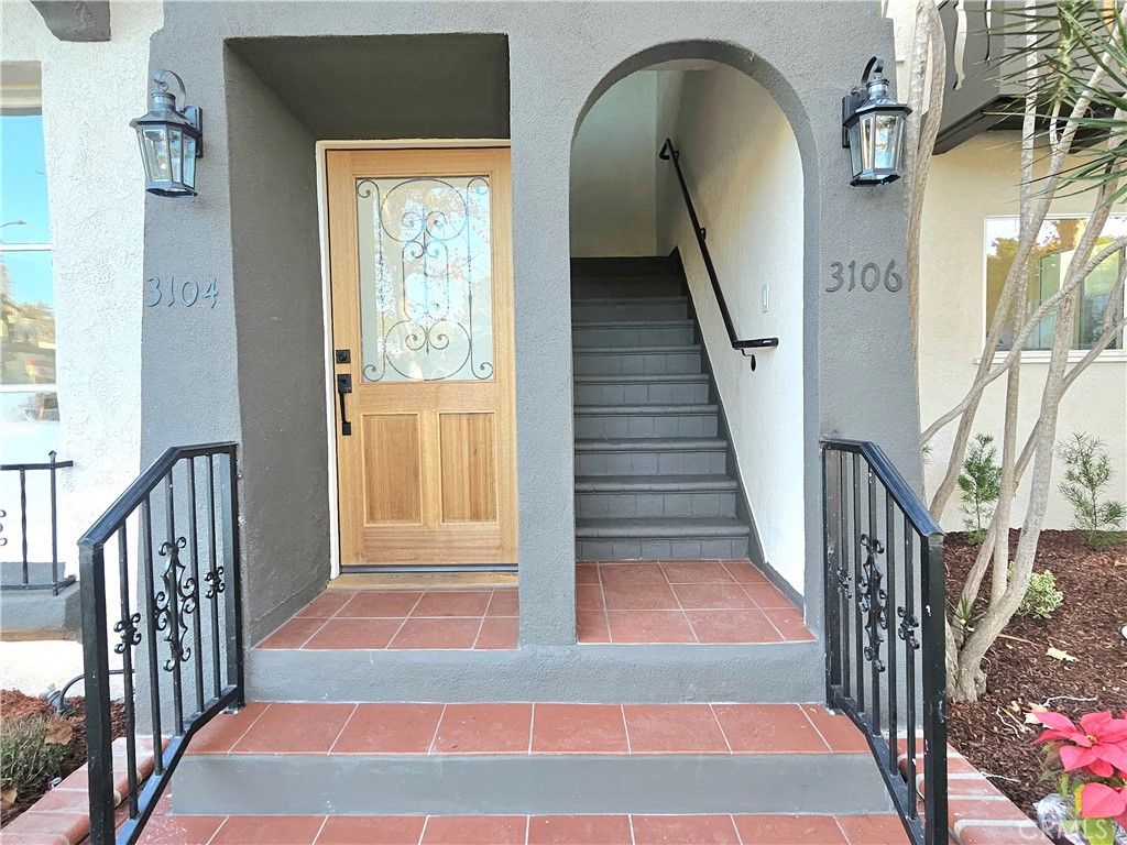 Image 11 of property listing at 3104 W 43rd Place, Los Angeles, CA 90008