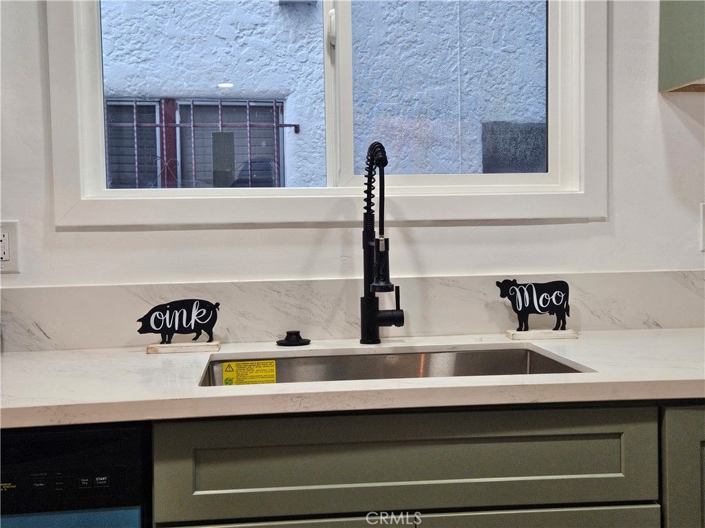 Image 15 of property listing at 3104 W 43rd Place, Los Angeles, CA 90008