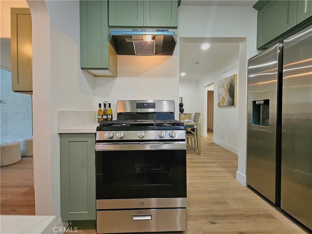 Image 17 of property listing at 3104 W 43rd Place, Los Angeles, CA 90008