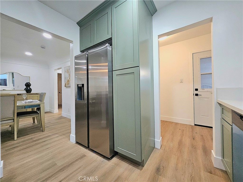 Image 18 of property listing at 3104 W 43rd Place, Los Angeles, CA 90008